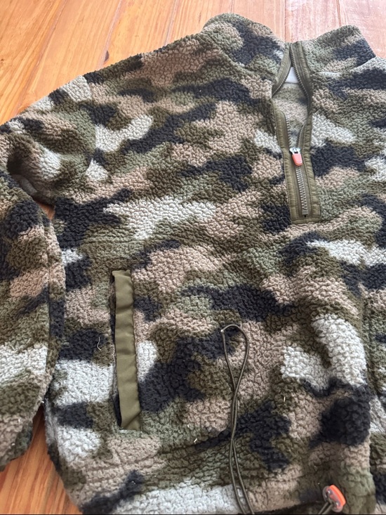 No Boundaries Olive Green Camo Sherpa Pullover Hoodie - Picture 2 of 4